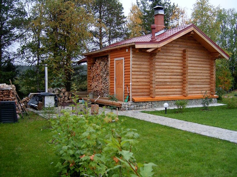 Баня с дровником